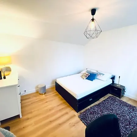 Stylish Unit In * Chantilly
